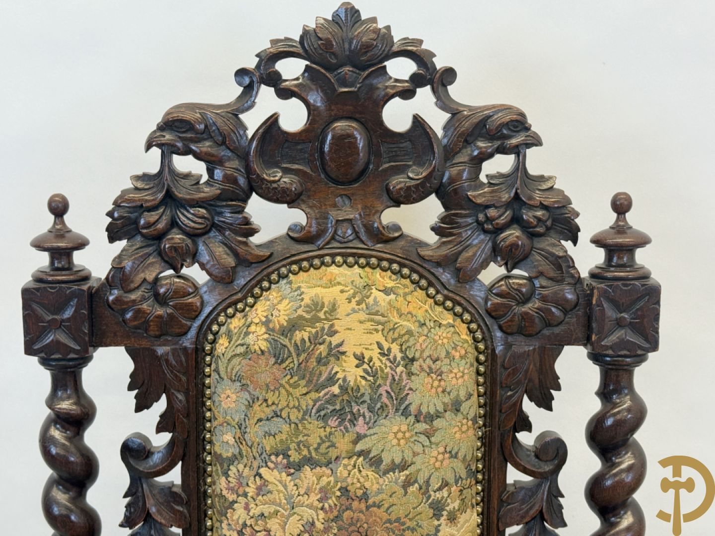 Paar massief eiken jacht armzetels met sculptuur van bladranken en vogelmotieven