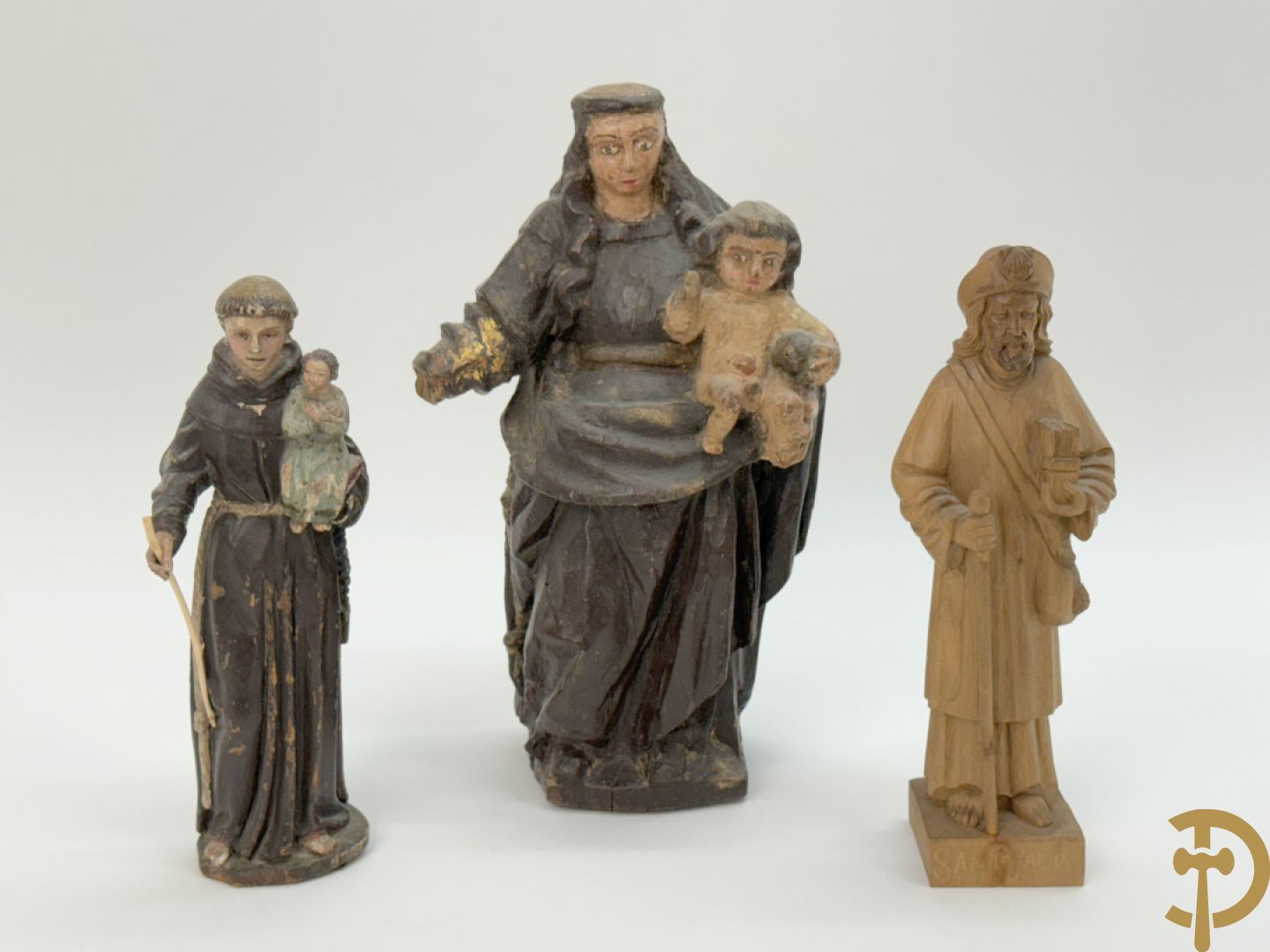 Gepolychromeerde houtsculptuur van Sint-Antonius met kind + gepolychromeerde houtgesculpteerde Madonna met kind + houtsculptuur van Sint-Jacob