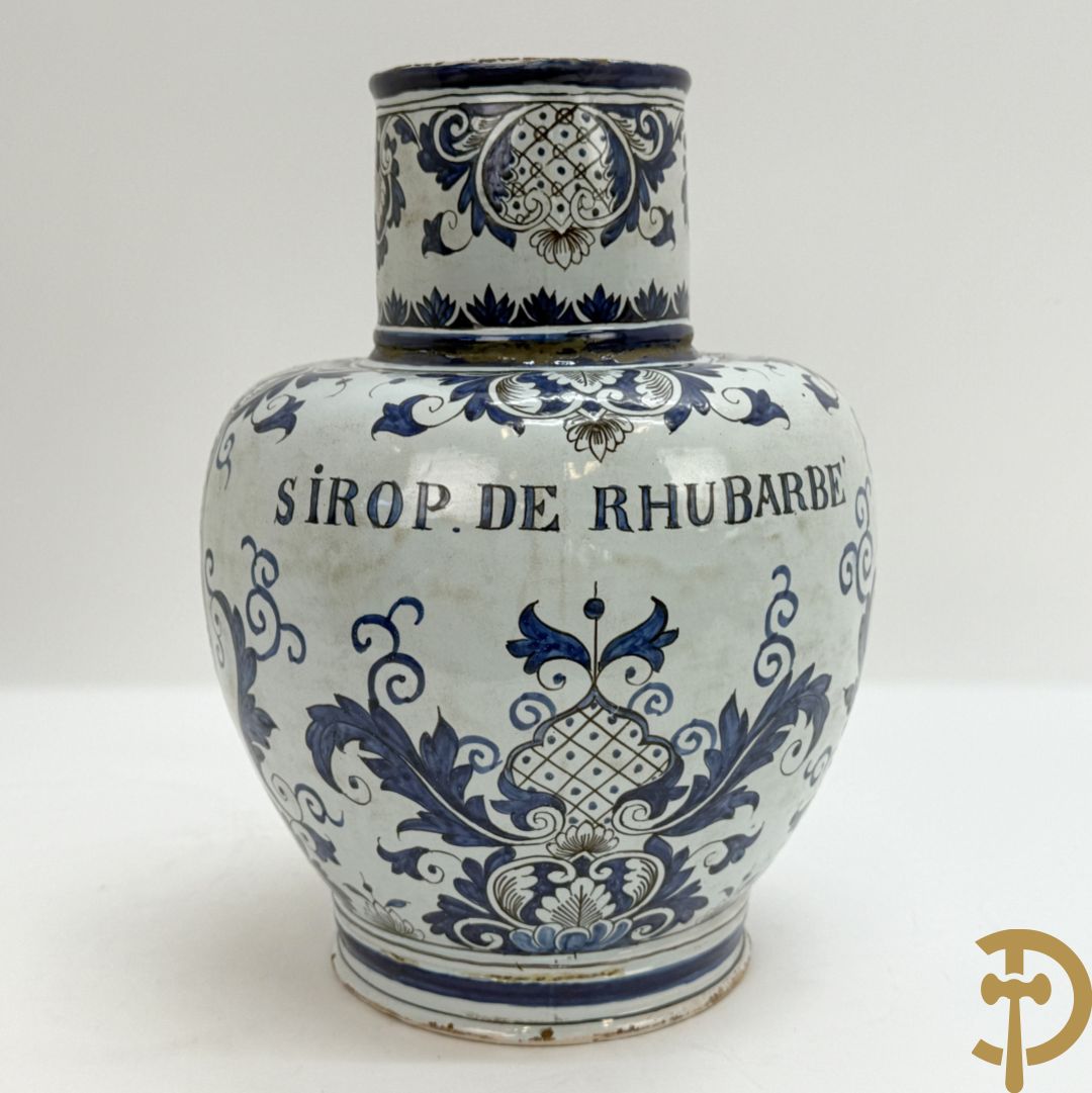 Schenkkan in Delftse faience, Sirop de rubarbe