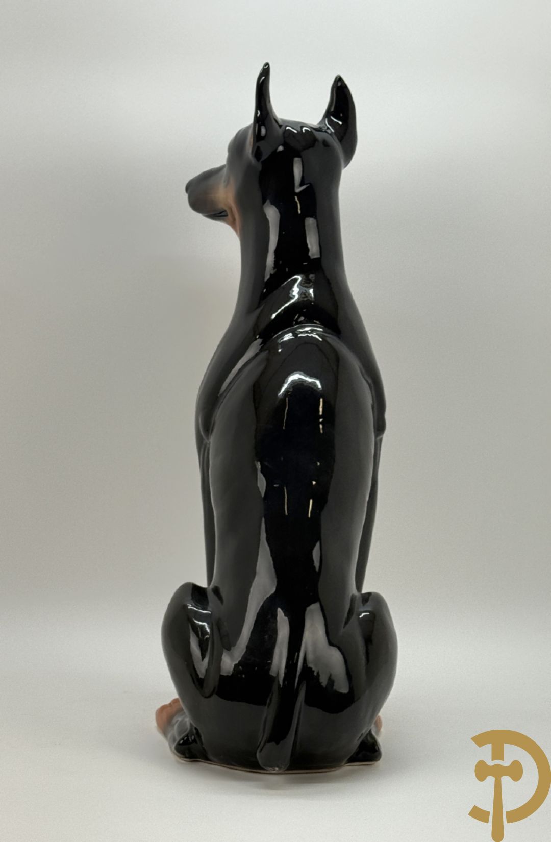 Dobberman in meerkleurige Italiaanse faience