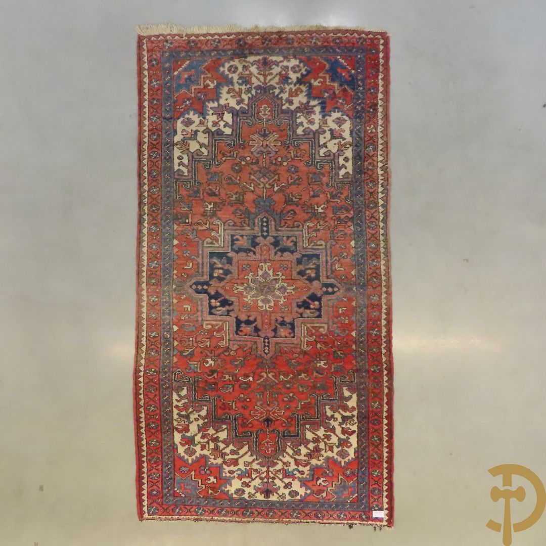 Oosters handgeknoopt tapijt met centraal decor Hamadan