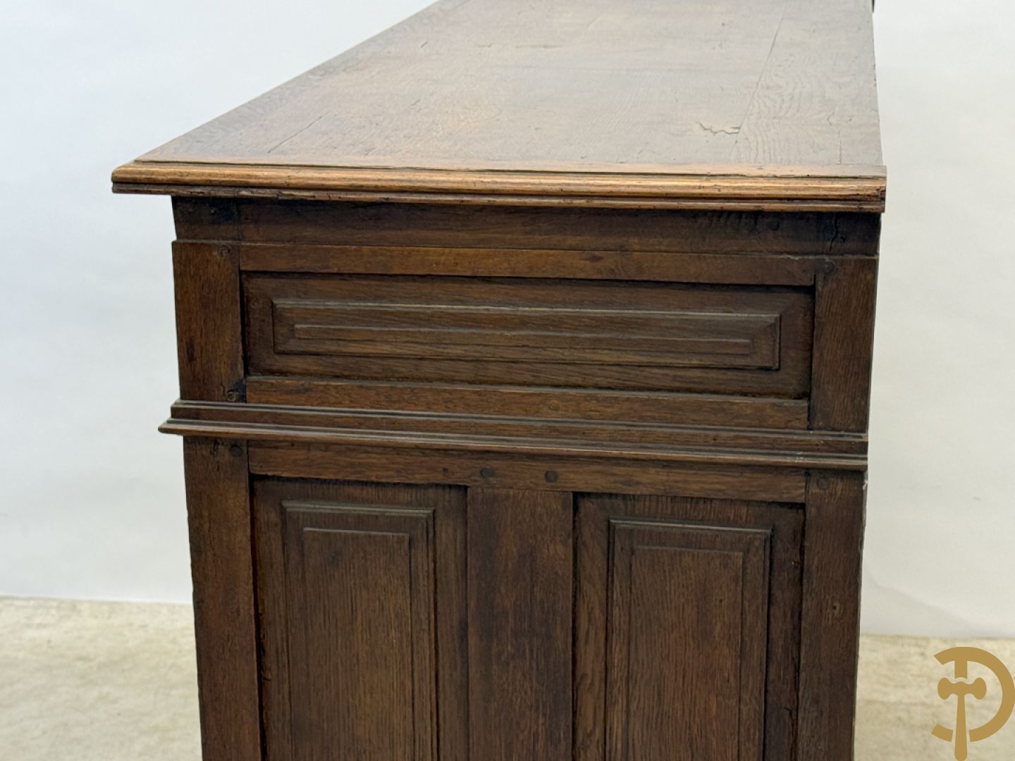 Massief eiken tweedeursdresse met 2 lades en panelen in de deuren, Louis XIII, 18e