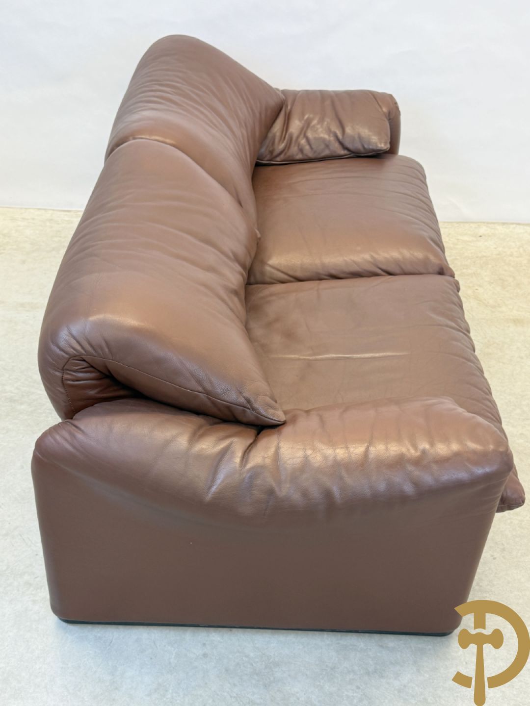 Paar bruin lederen canapé