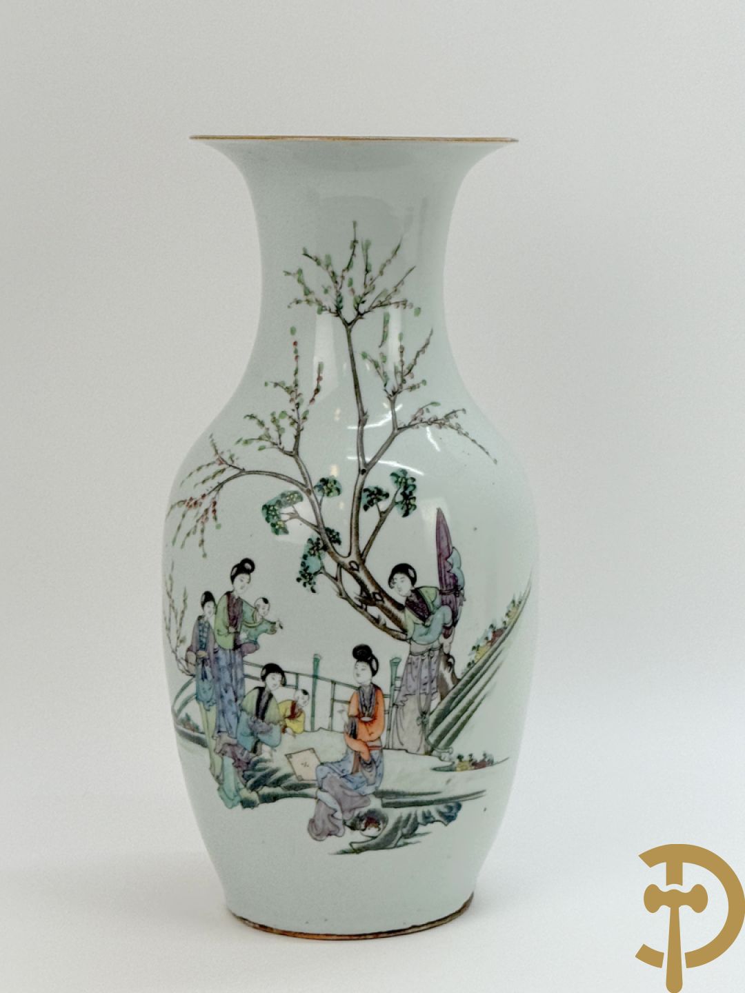 Chinese porseleinen vaas met decor van Chinese dames en kinderen