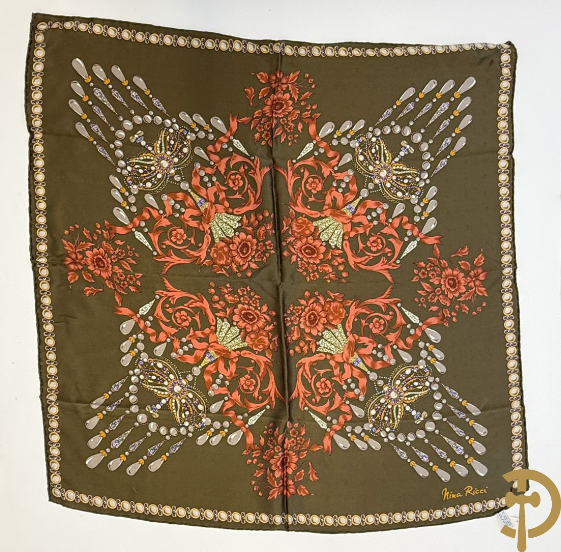 Vier foulards Nina Ricci (nooit gedragen komt uit winkel restant)