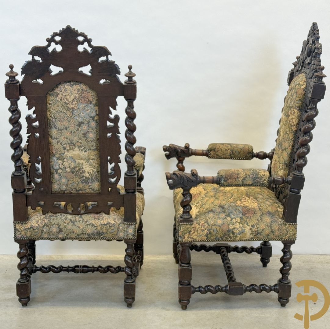 Paar massief eiken jacht armzetels met sculptuur van bladranken en vogelmotieven
