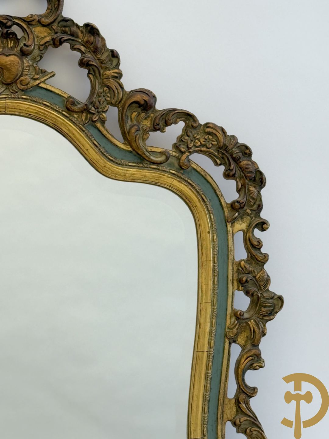 Paar vergulde spiegels met geslepen boord en rocailles, Louis XV stijl