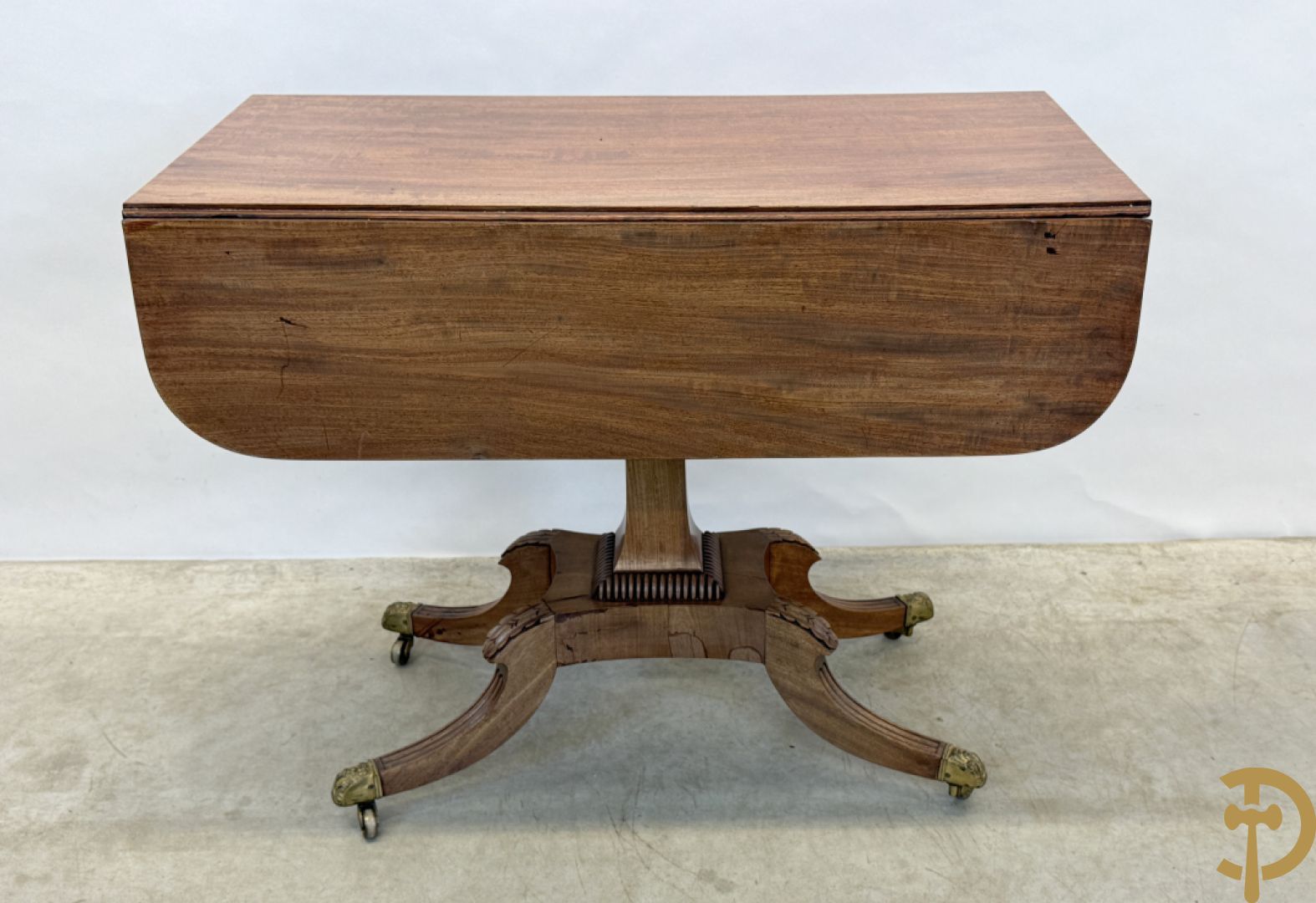 Engelse pembroketable met openflapbare zijkanten en lade - op vierpikkel