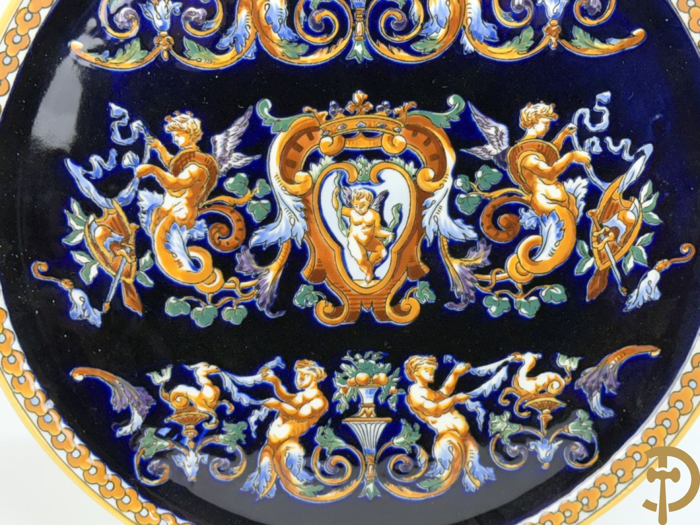 Gien schaal, 2 borden, coupe en 2 vazen met cupidodecor, decor 54