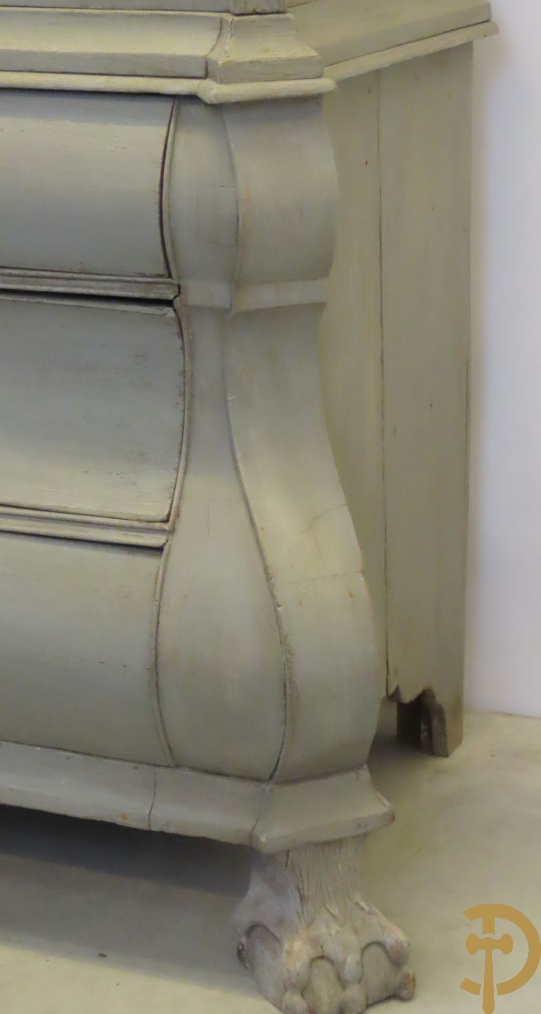 Hollands eiken beschilderd kabinet met 2 deuren bovenaan en 3 lades onderaan