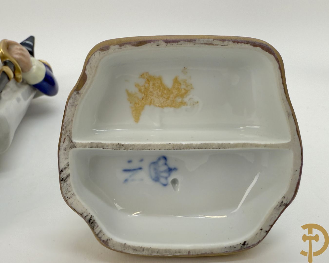 Porseleinen Napoleonistische figuren w.o. Napoleon te paard, 2 officieren, staande Napoleon en 4 kleine figuren