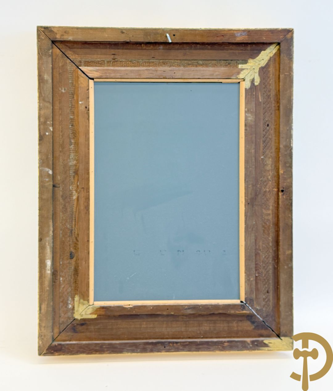 Vergulde spiegel met rocaillemotieven + console