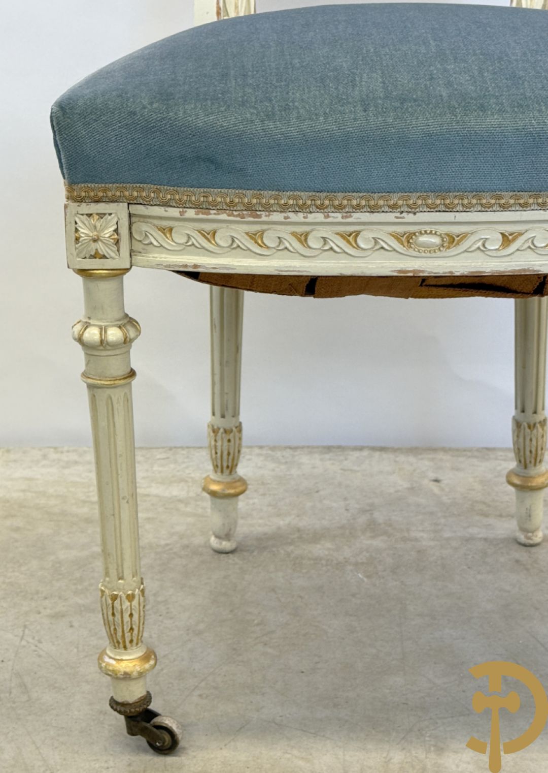 Salonensemble Louis XVI stijl bestaande uit 2 armzetels, 2 stoelen en salontafel