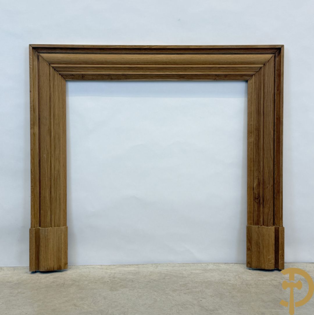 Eiken schouwmantel met gestoken molures