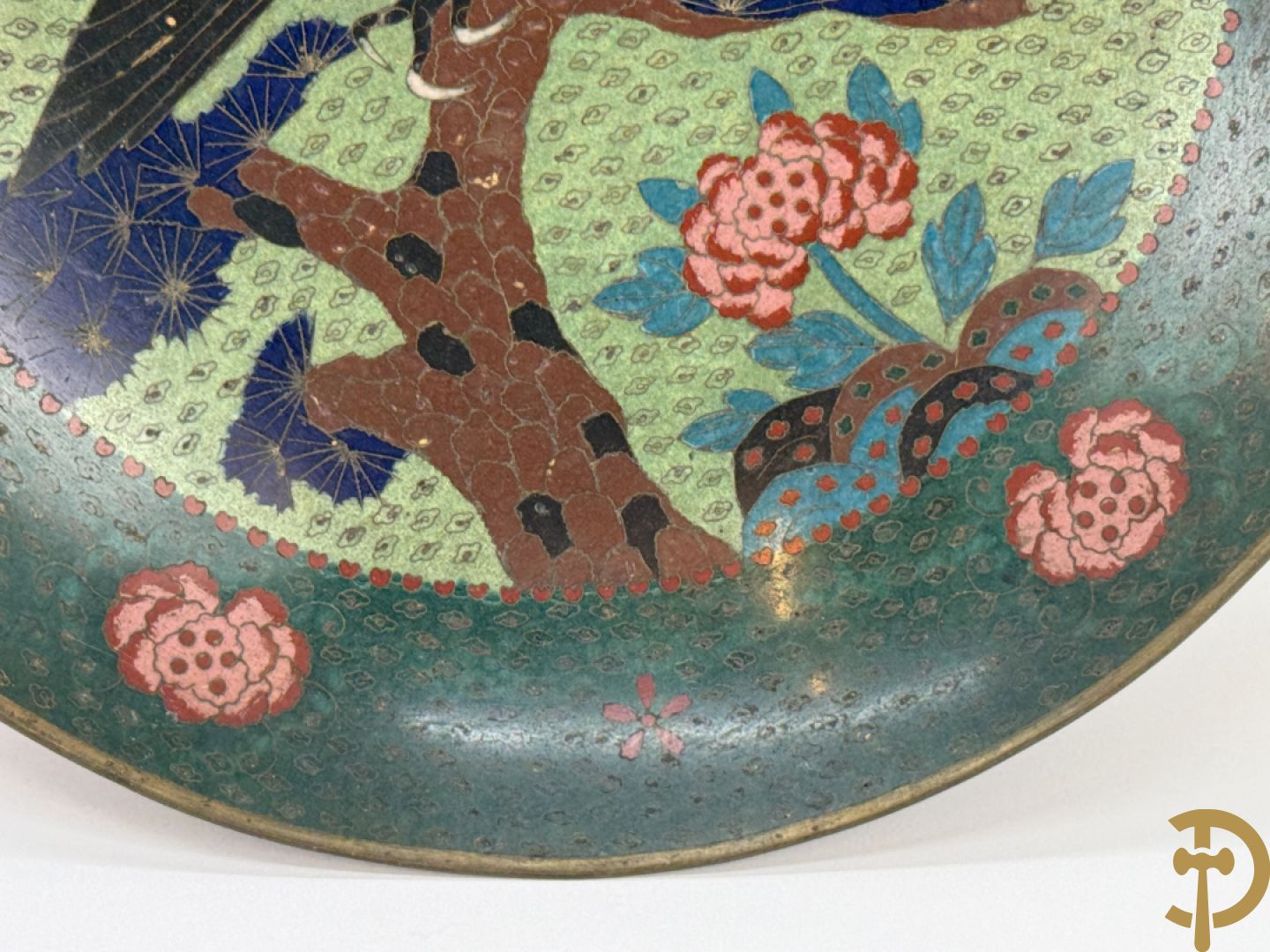 Twee cloisoné borden met vogel- en bloemendercor