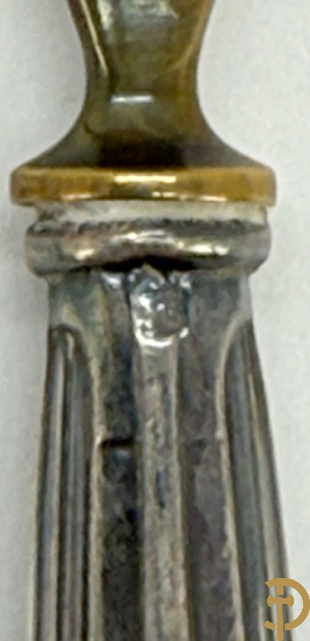 Schrijn met taartschep en 4 dessertvorkjes + 2 theezeefden + wildbestek