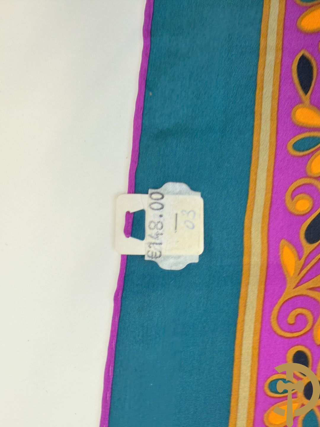 Vier foulards Yves Saint Laurent (nooit gedragen komt uit winkel restant)