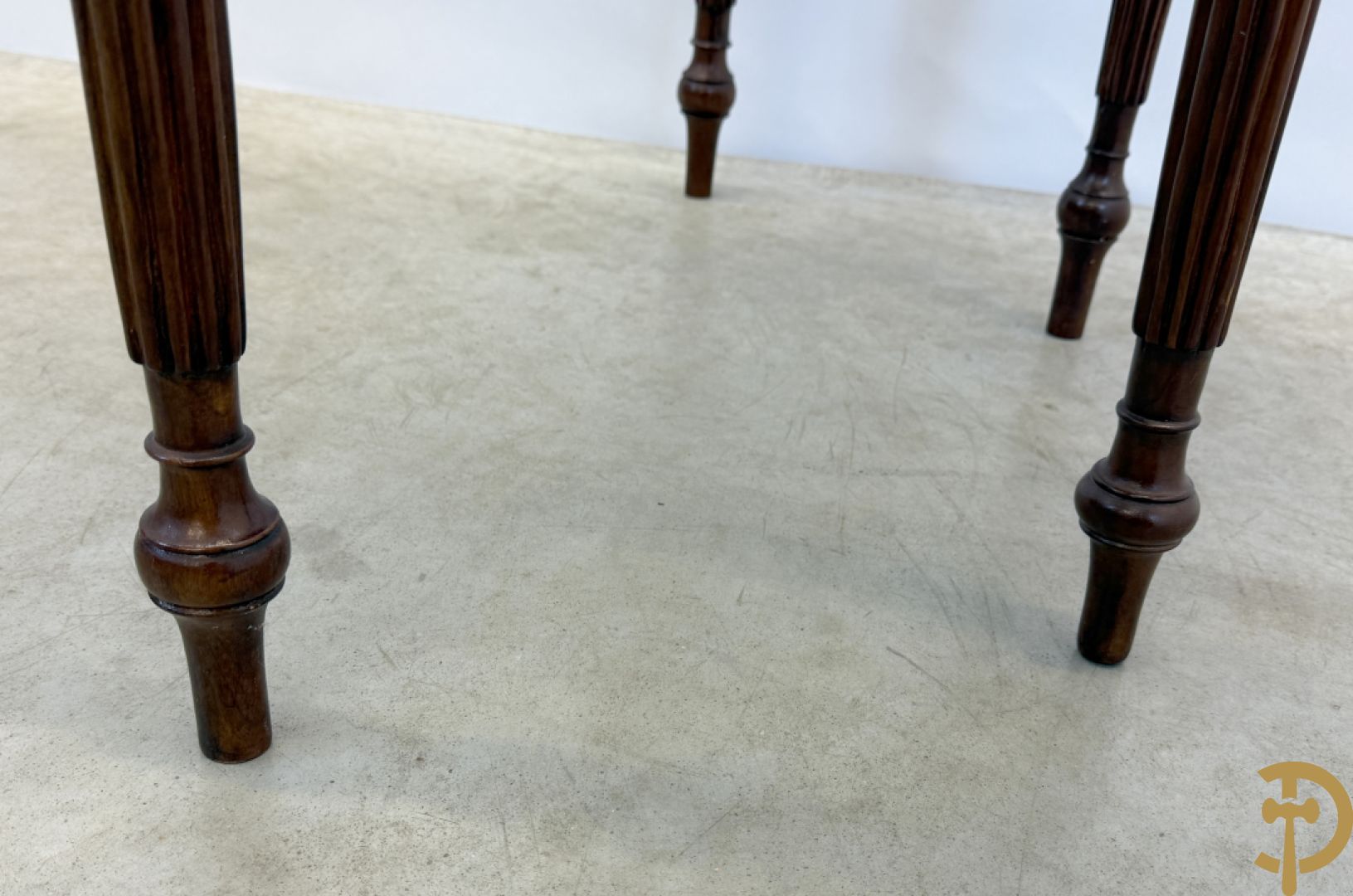 Notelaren halve maan console met lade