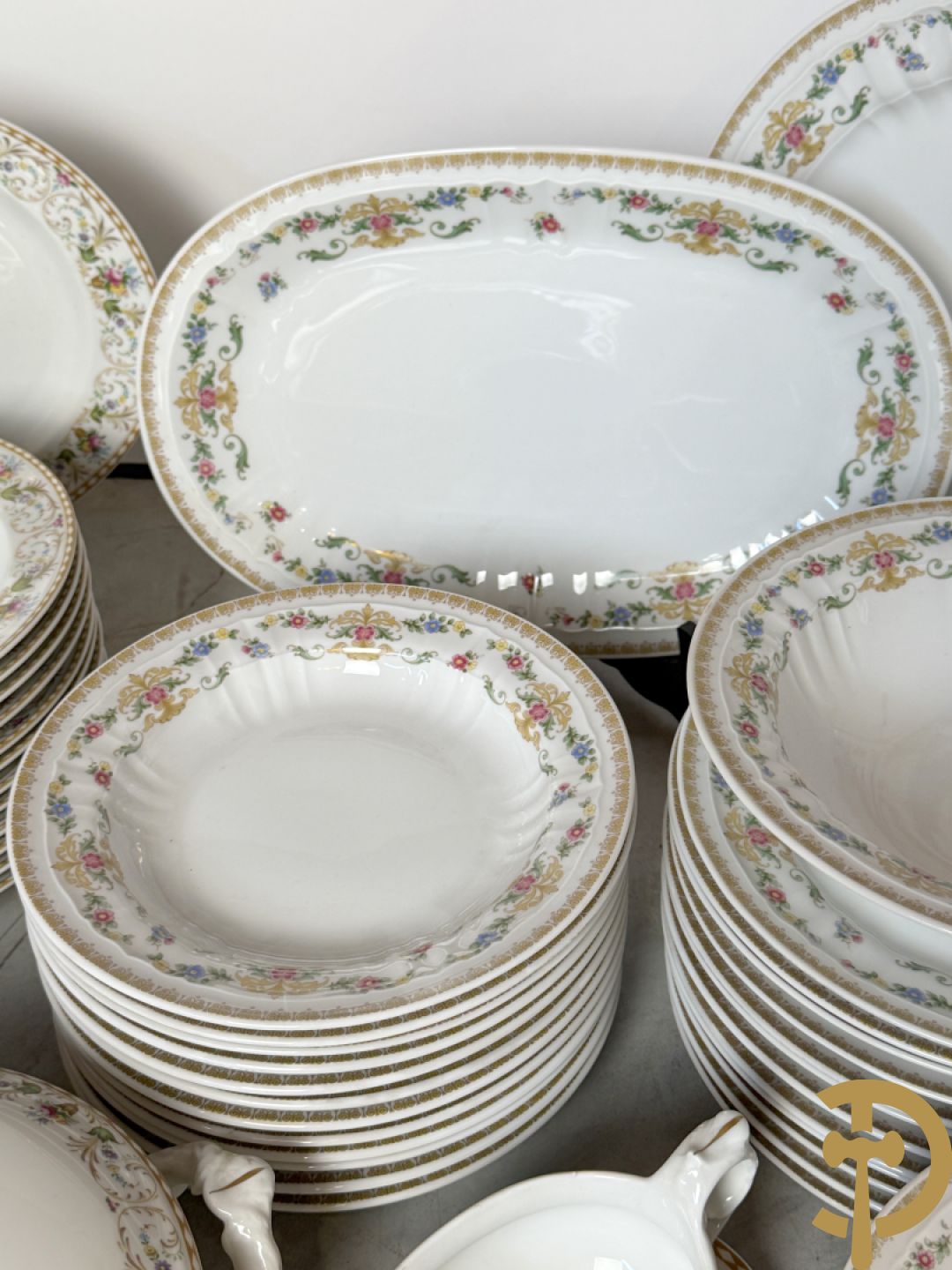 Porseleinen eetservies met bloemendecor, Eschenbach + Porseleinen eet- en koffieservies met gebloemde rand, Fürstenberg