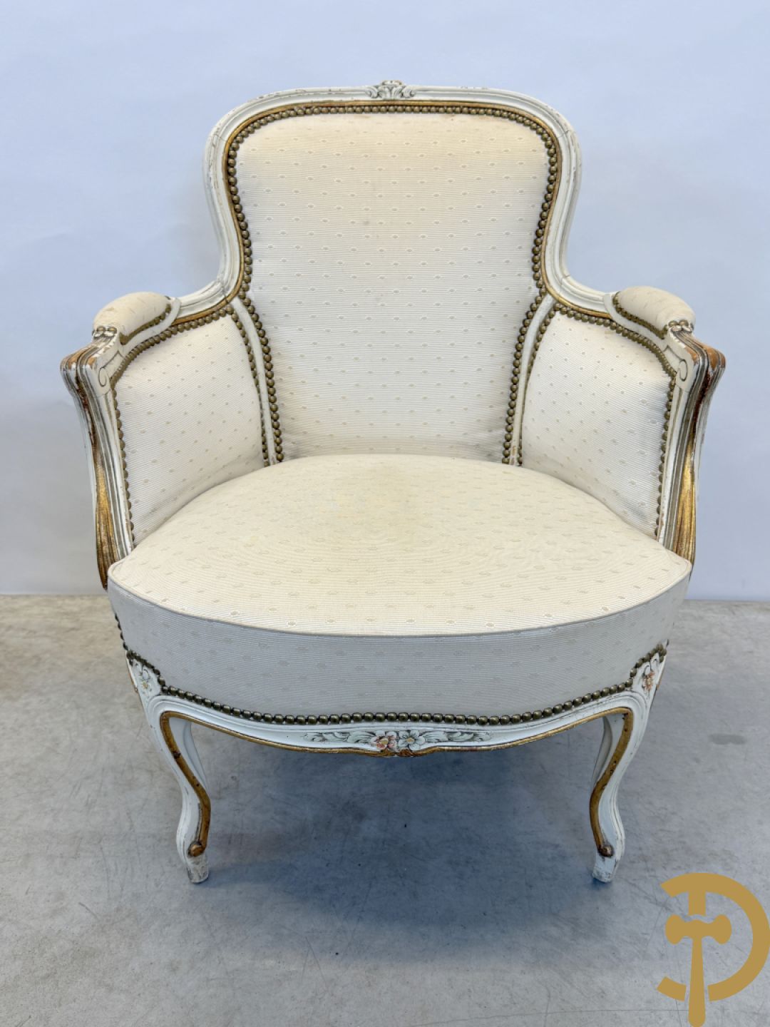 Paar wit gemonochromeerde Louis XV bergères