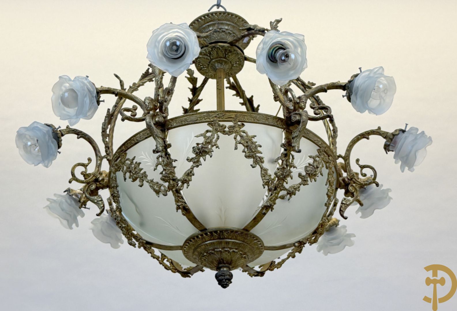 Bronzen ronde luchter met 12 lichtpunten en roosjes