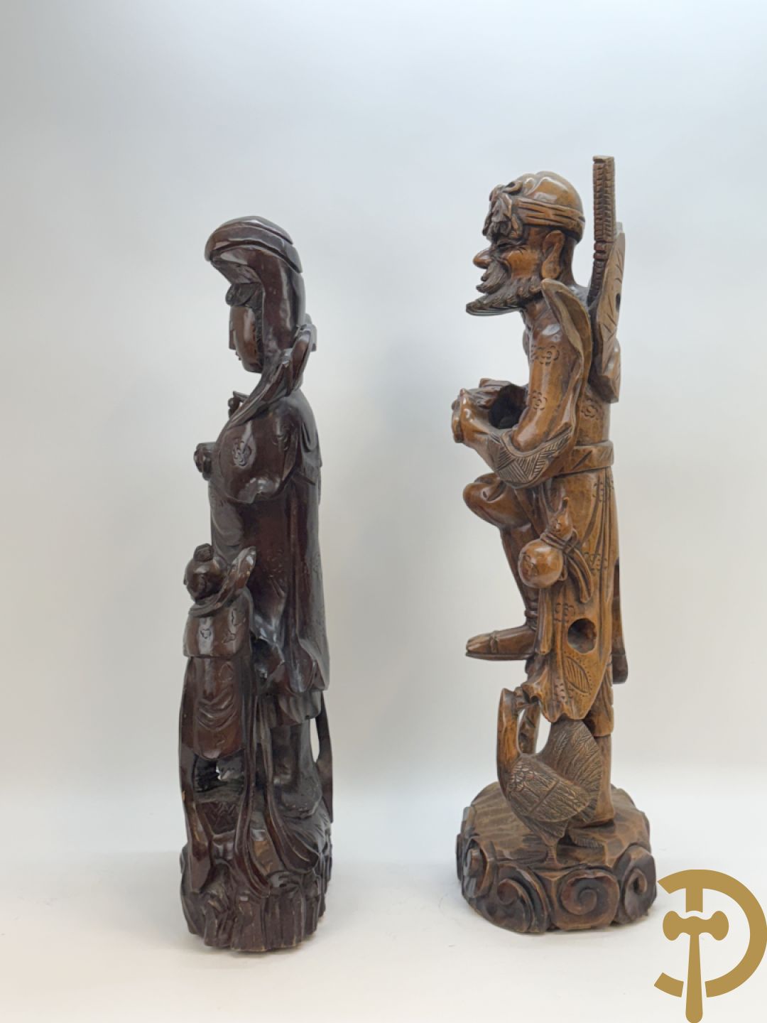 Aziatische houtsculptuur Guanying met 2 oosterse figuren + Oosterse man met baard