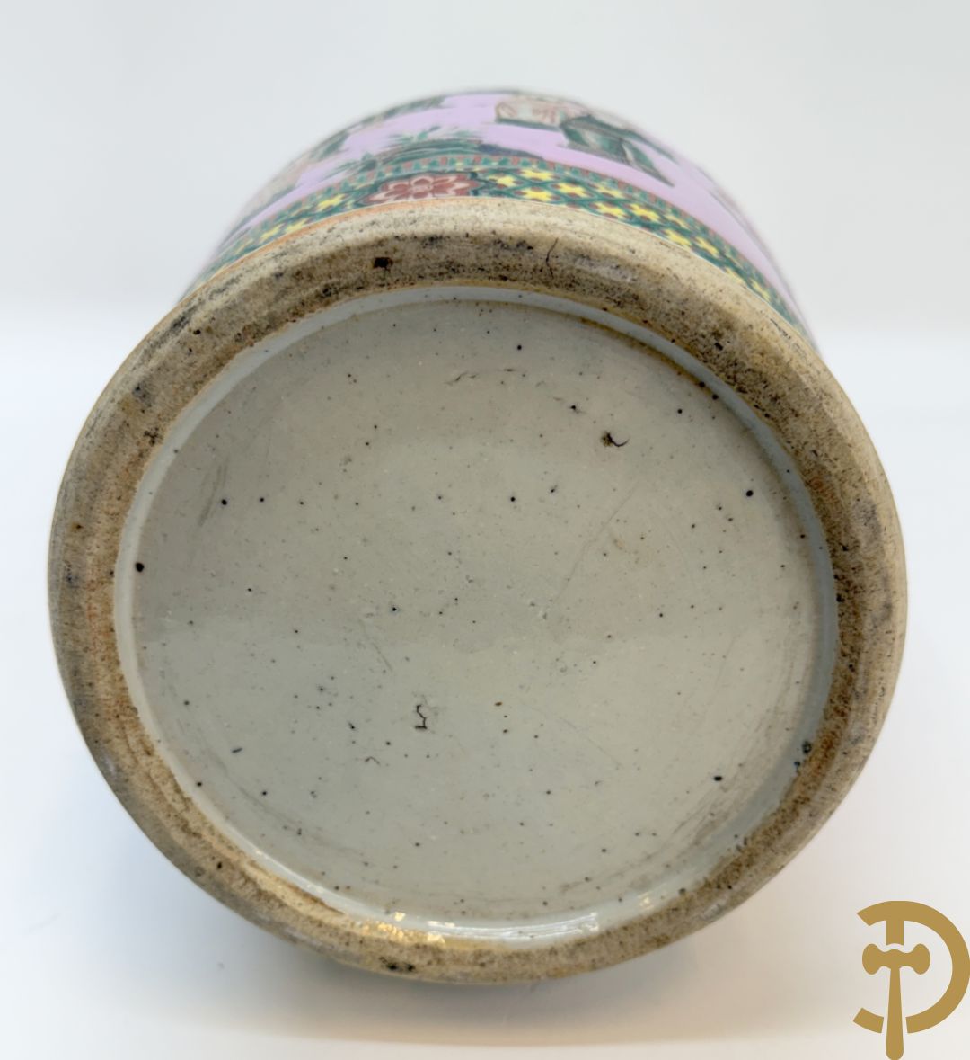 Chinese porseleinen meerkleurige vaas met decor van wijsgeren in landschap