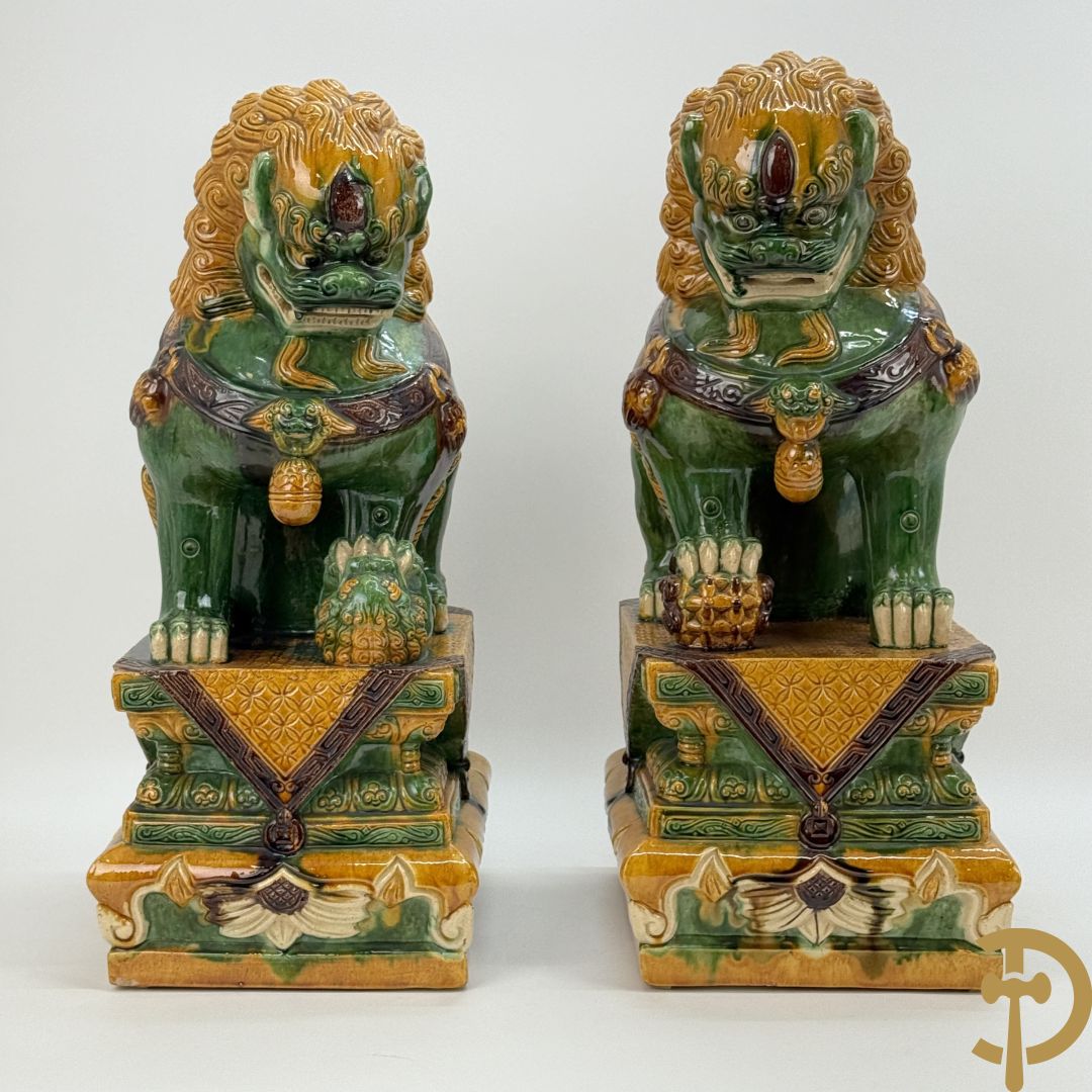 Paar Aziatische geglazuurde Aziatische fo-honden