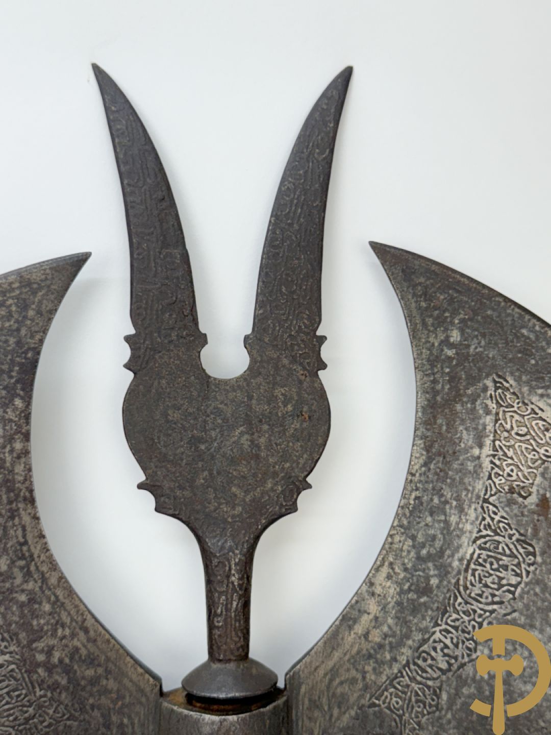 Ijzeren ceremoniële bewerkte dubbele Perzische Mahdist bijl of Tabar, 19e