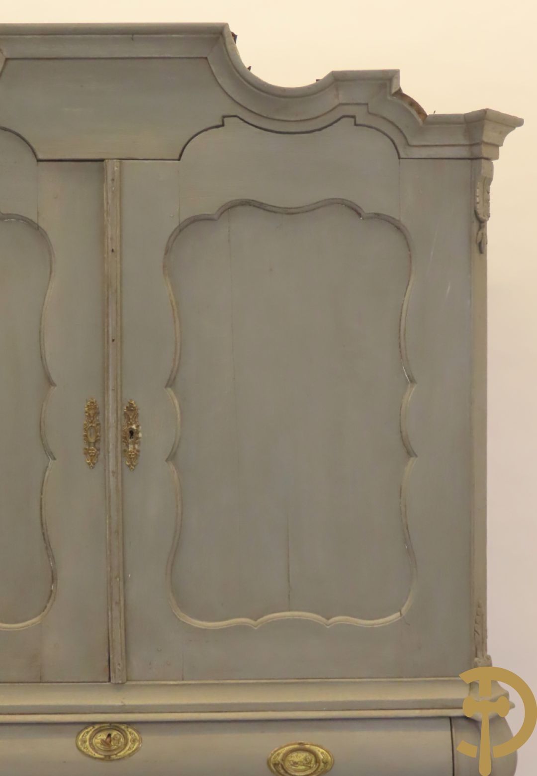 Hollands eiken beschilderd kabinet met 2 deuren bovenaan en 3 lades onderaan