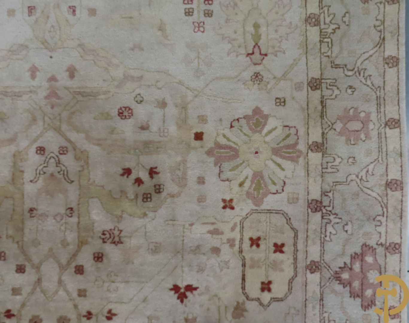 Oosters handgeknoopt tapijt met bloemenpatronen op beige fond, Oushak