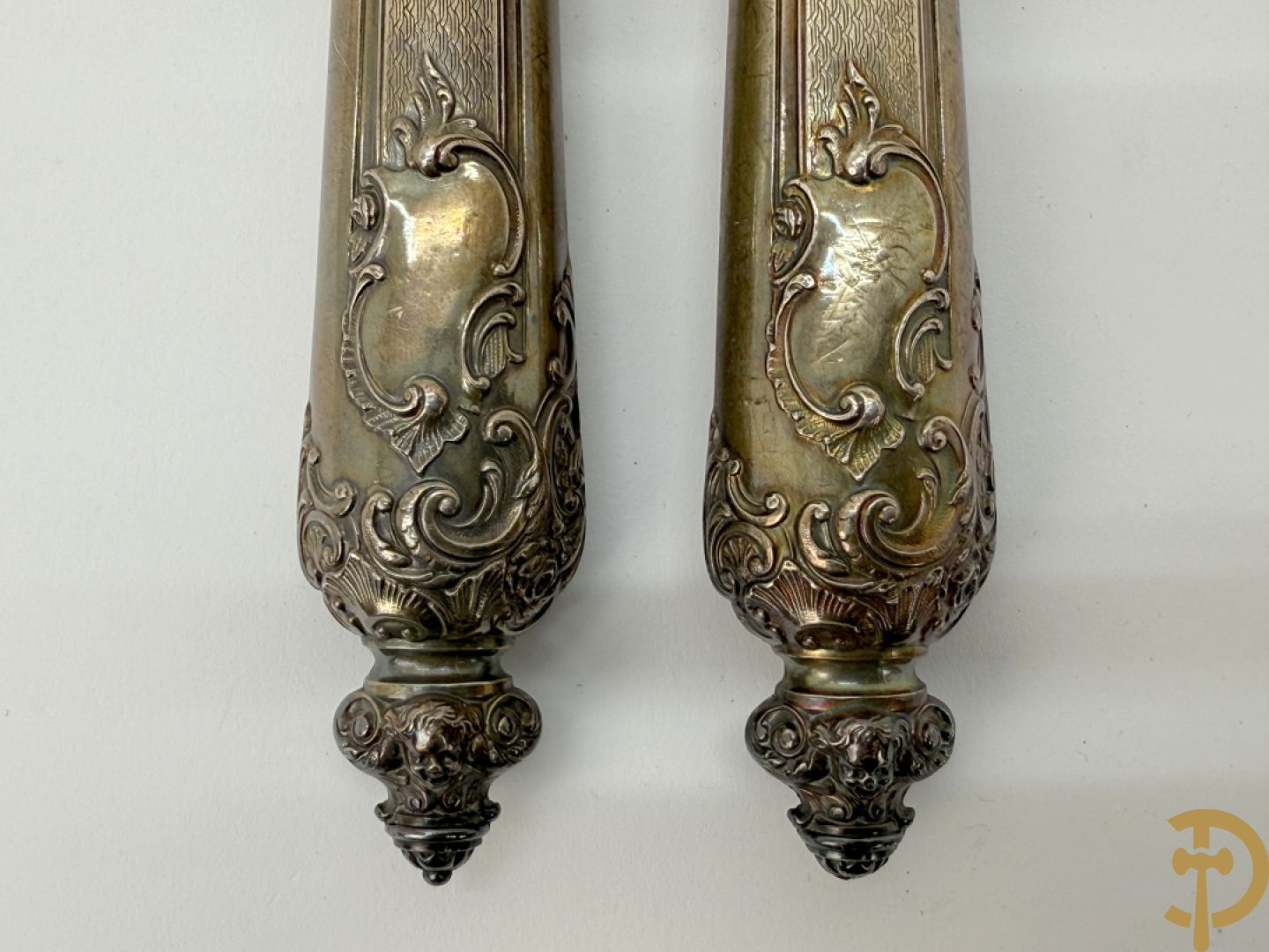 Vleesbestek met Neo Renaissance motieven, met zilverpoinçons