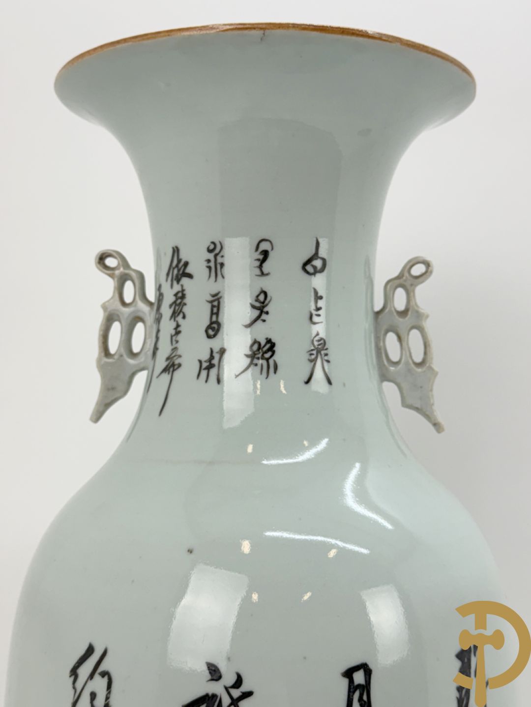 Chinese porseleinen vaas met decor van dames in landschap