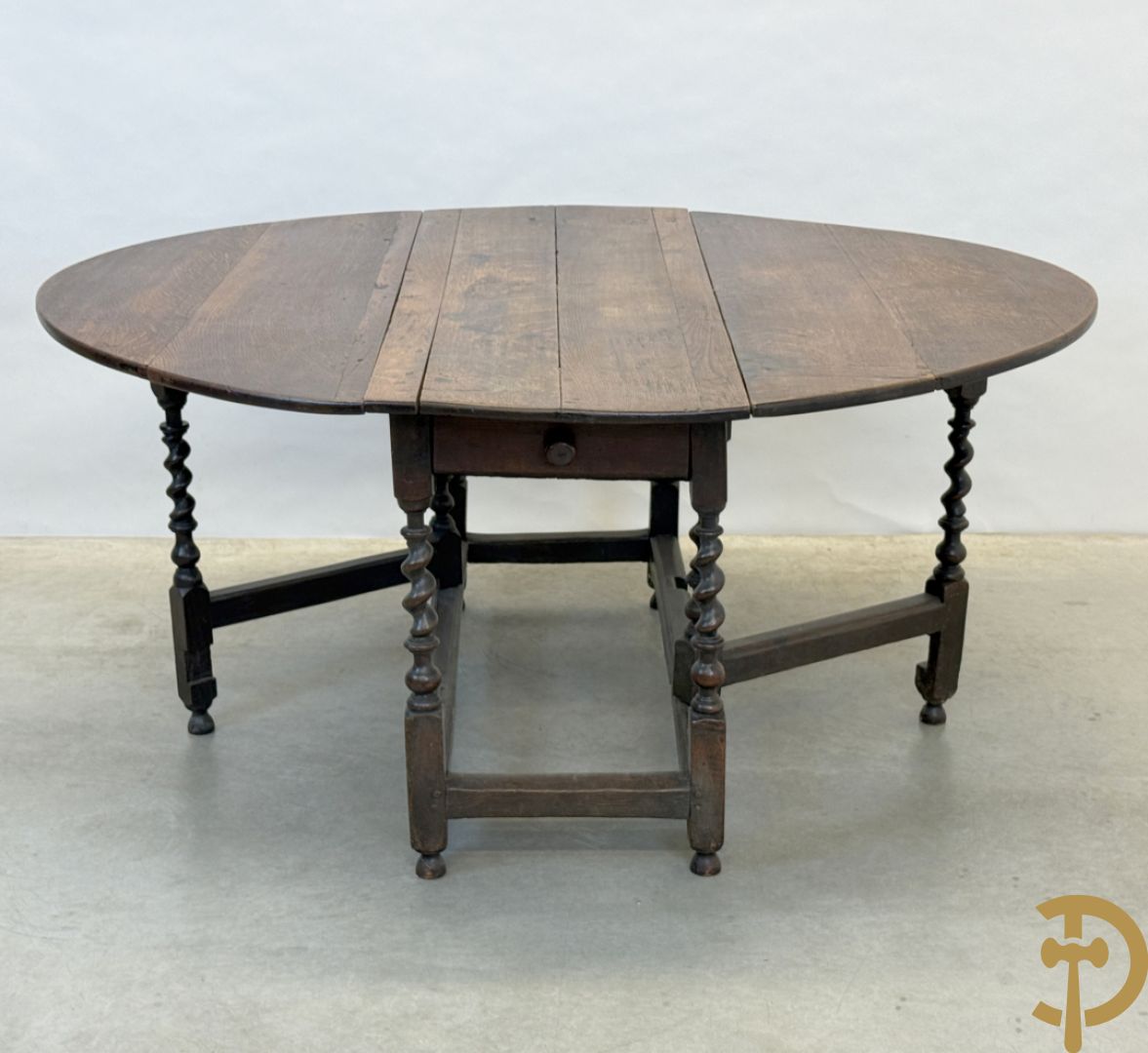 Massief eiken Engelse gateleggtafel met lade op getorste poten