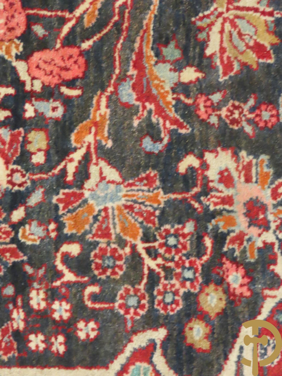 Oosters handgeknoopt tapijt Bidjar met centraal medaillon en bloemendecor