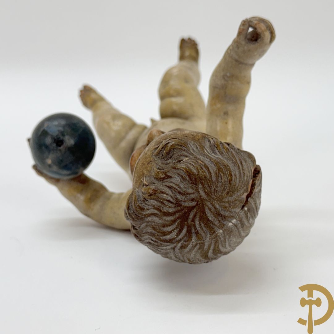 Gepolychromeerde houtsculptuur van kind Jezus met bol, 19e