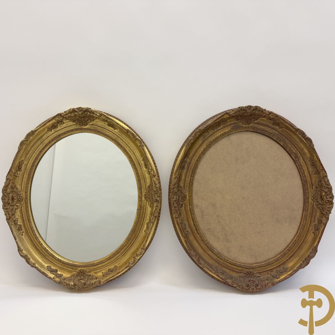 Twee ovale Louis XV lijsten (1 met spiegel en 1 met glas)