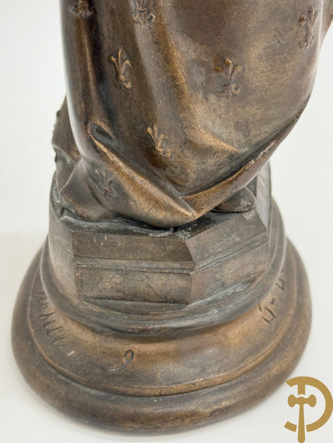 Verguld beeld van Sint-Louis in zamak