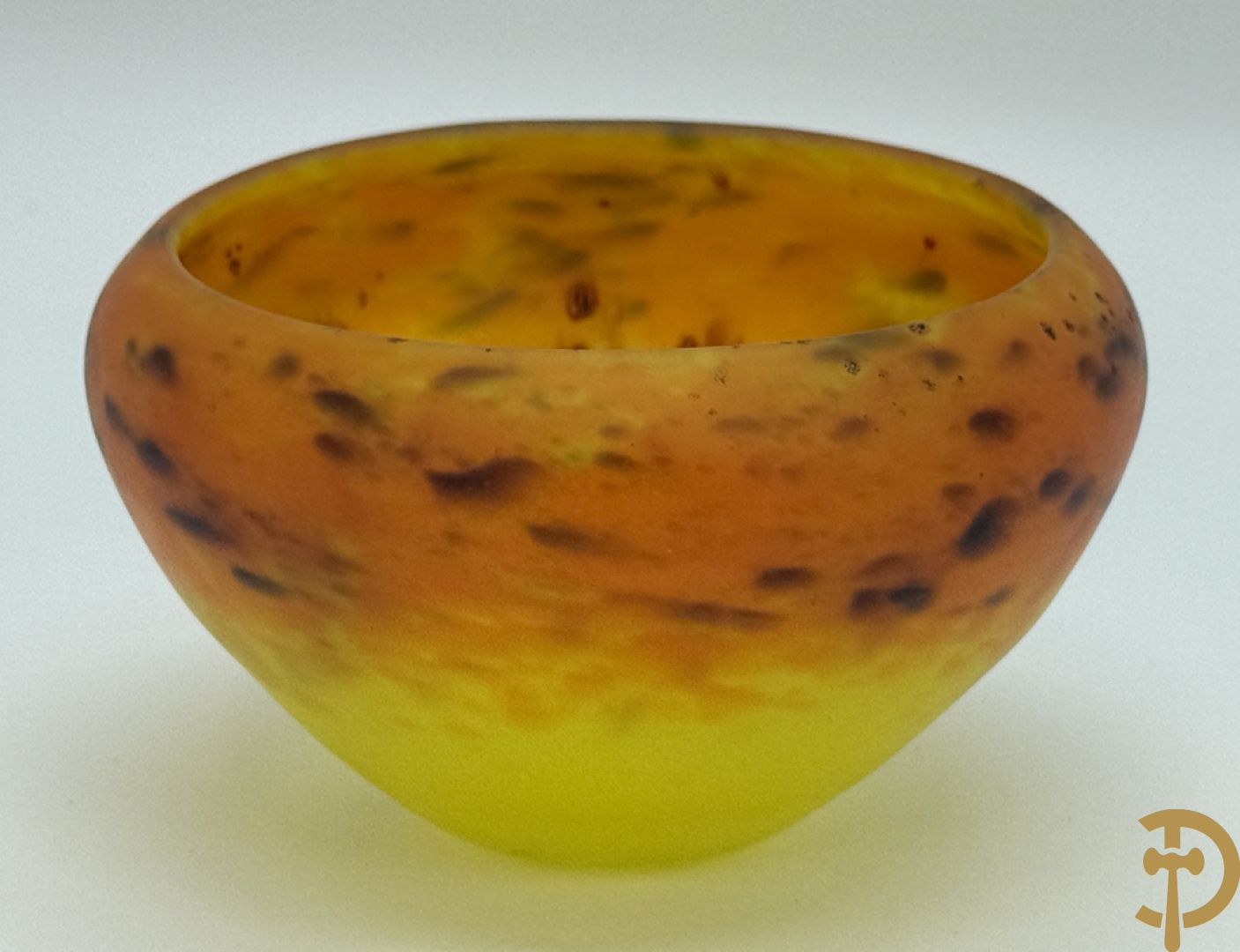 Kleurrijke kleine pate de verre coupe oranje/geel, Schneider getekend