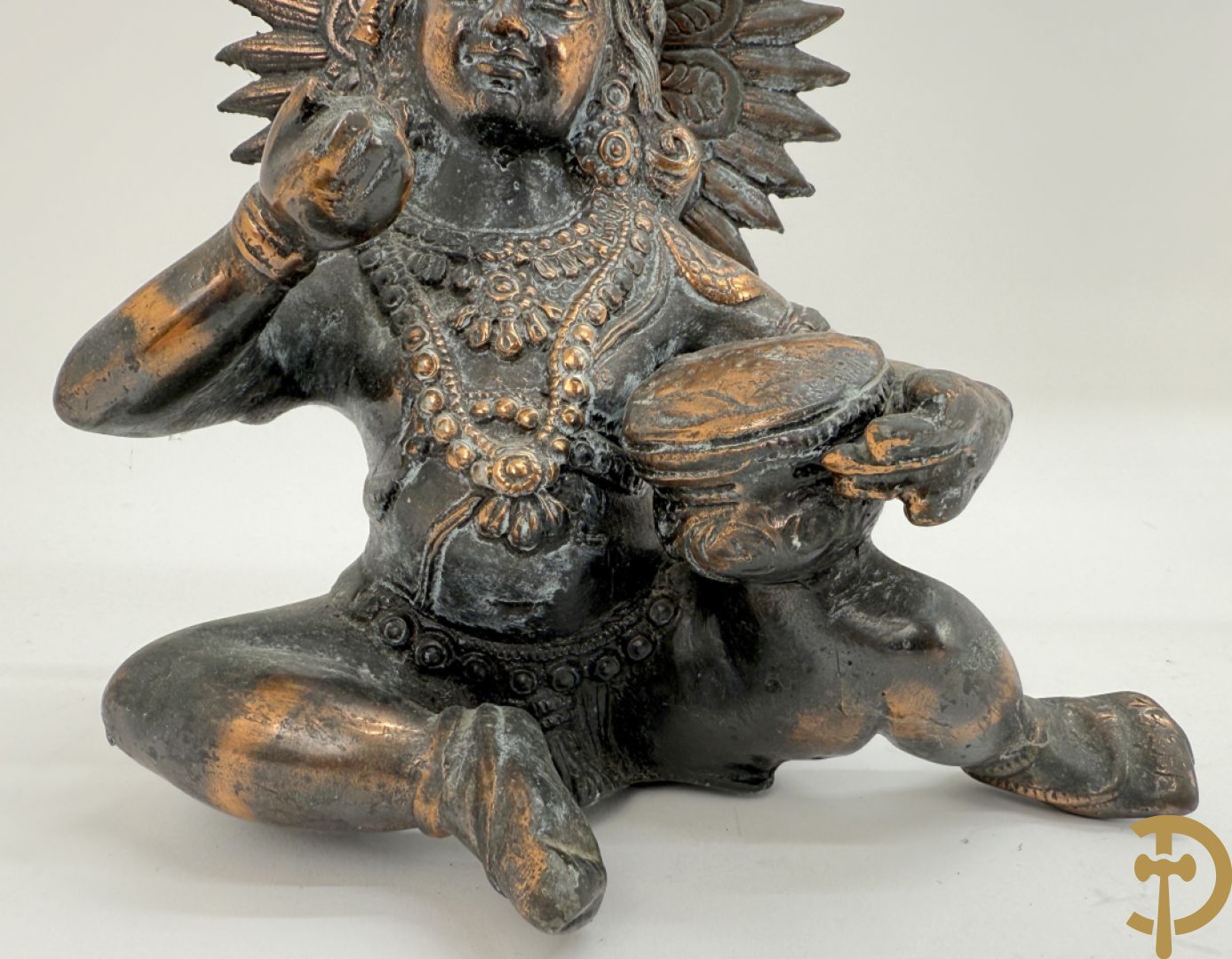 Bronzen dansende shiva + zittende bronzen boedhistische figuur + zittende boedhistische man met mand in zamak + bronzen boedhistisch boedhahoofd + bronzen shiva met 4 armen