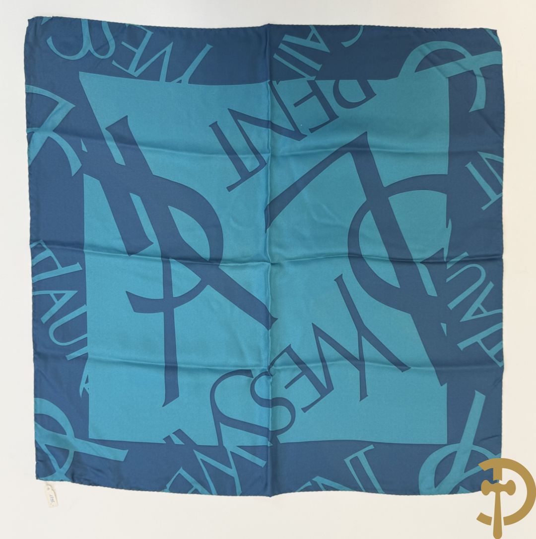 Vier foulards Yves Saint Laurent (nooit gedragen komt uit winkel restant)