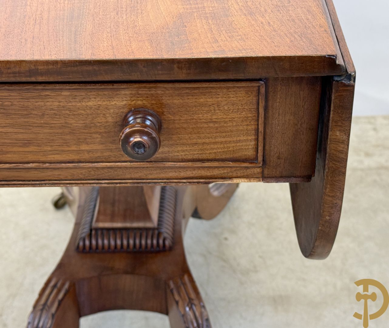 Engelse pembroketable met openflapbare zijkanten en lade - op vierpikkel