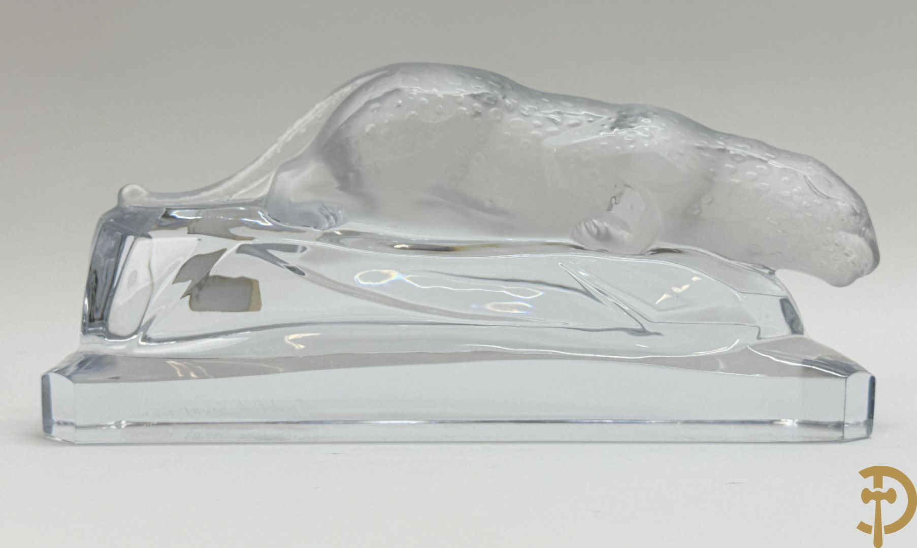 Sluipend luipaard in kristal, Cristal de Sèvres France gemerkt