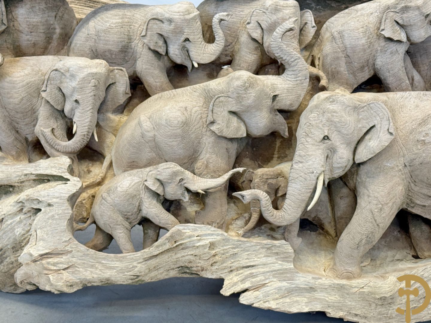 Teakhouten Aziatische sculptuur van groep olifanten