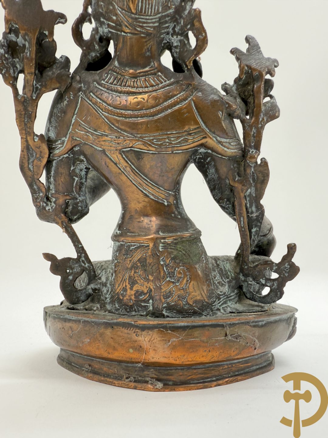 Bronzen dansende shiva + zittende bronzen boedhistische figuur + zittende boedhistische man met mand in zamak + bronzen boedhistisch boedhahoofd + bronzen shiva met 4 armen