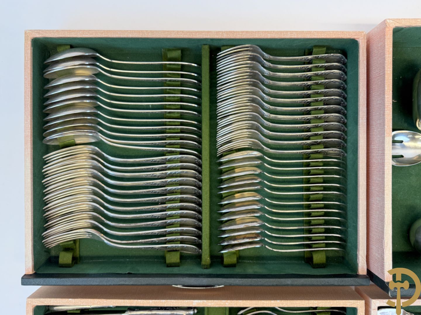 Verzilverd Louis XV bestek in schrijn : 10 reeksen en losse stukken