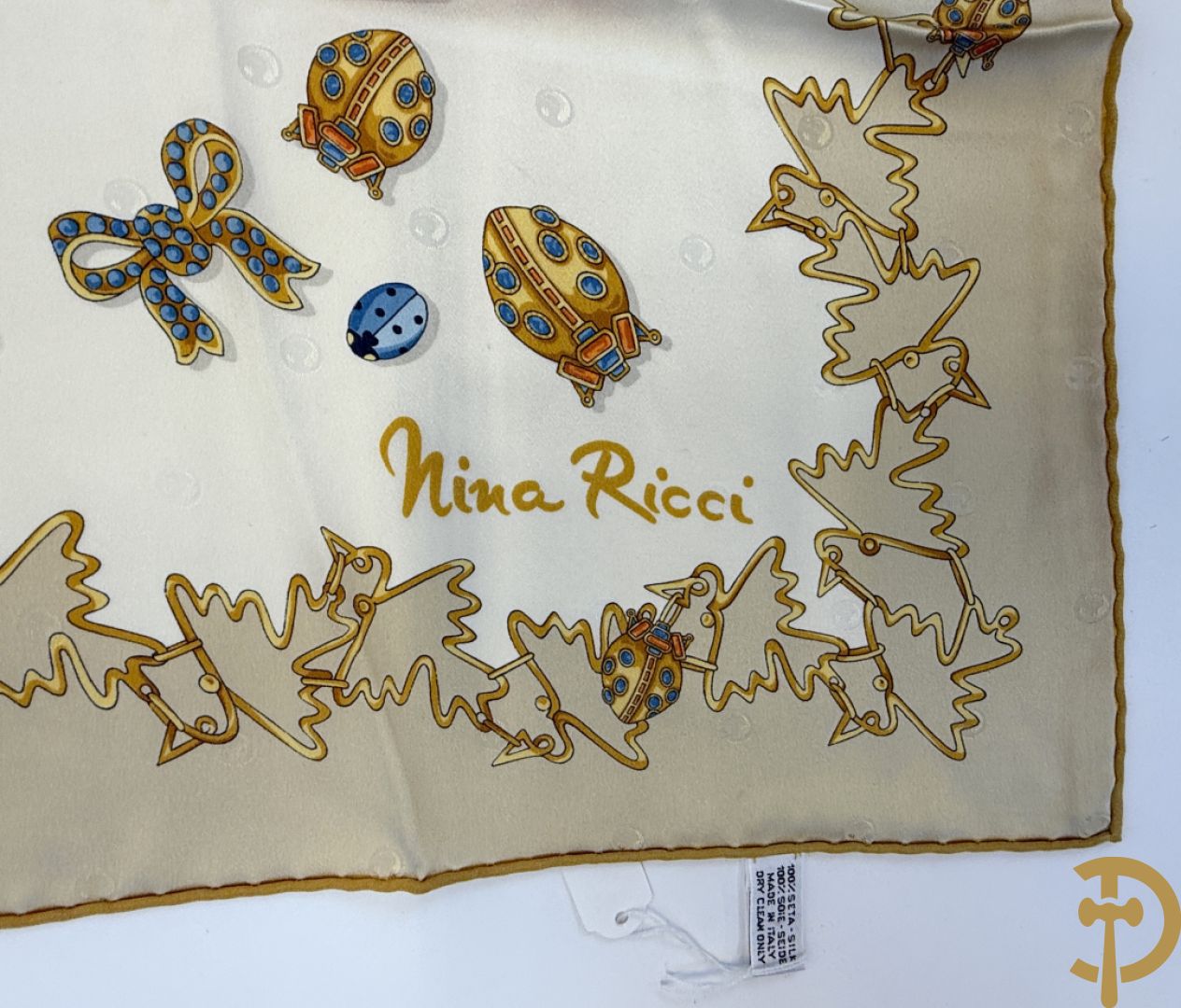 Vier foulards Nina Ricci (nooit gedragen komt uit winkel restant)
