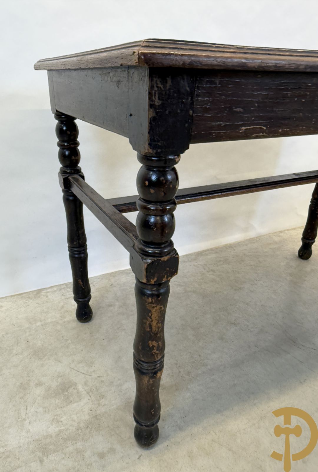 Drie antieke cafétafeltjes waarvan 2 met zijdelingse openklapbare flap