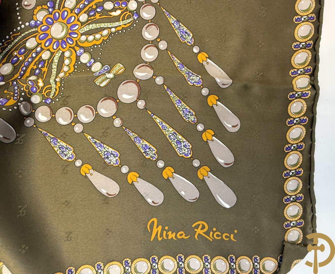 Vier foulards Nina Ricci (nooit gedragen komt uit winkel restant)