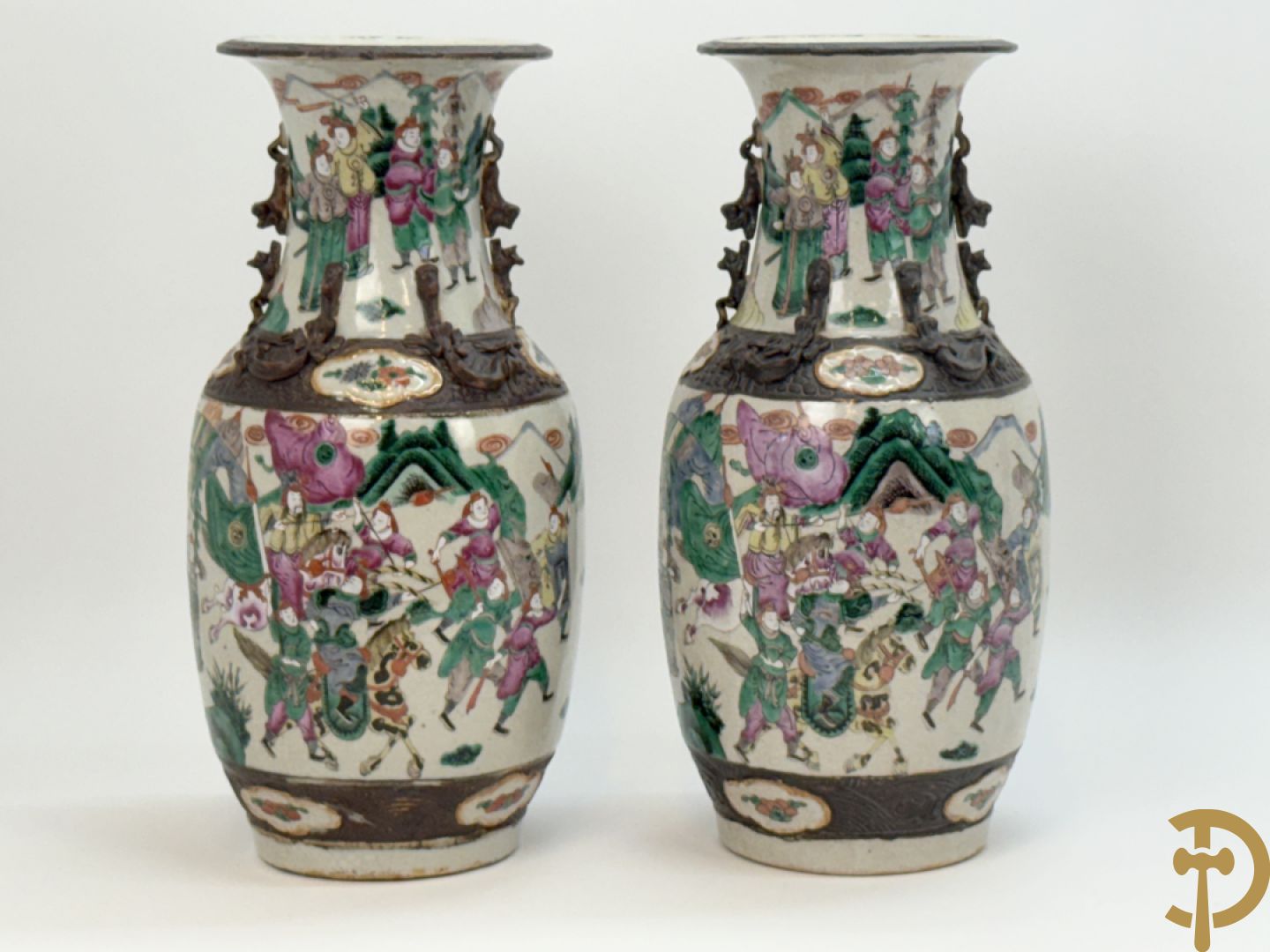 Twee Nankinvazen met geanimeerd krijgerdecor